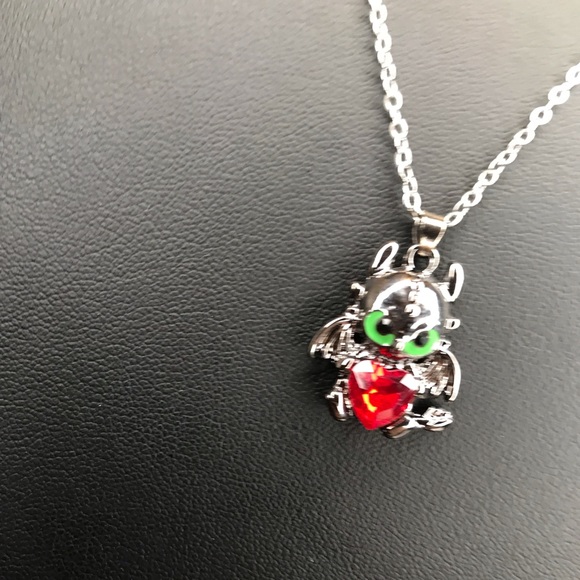 Toothless how to train a dragon red heart necklace - Picture 4 of 7